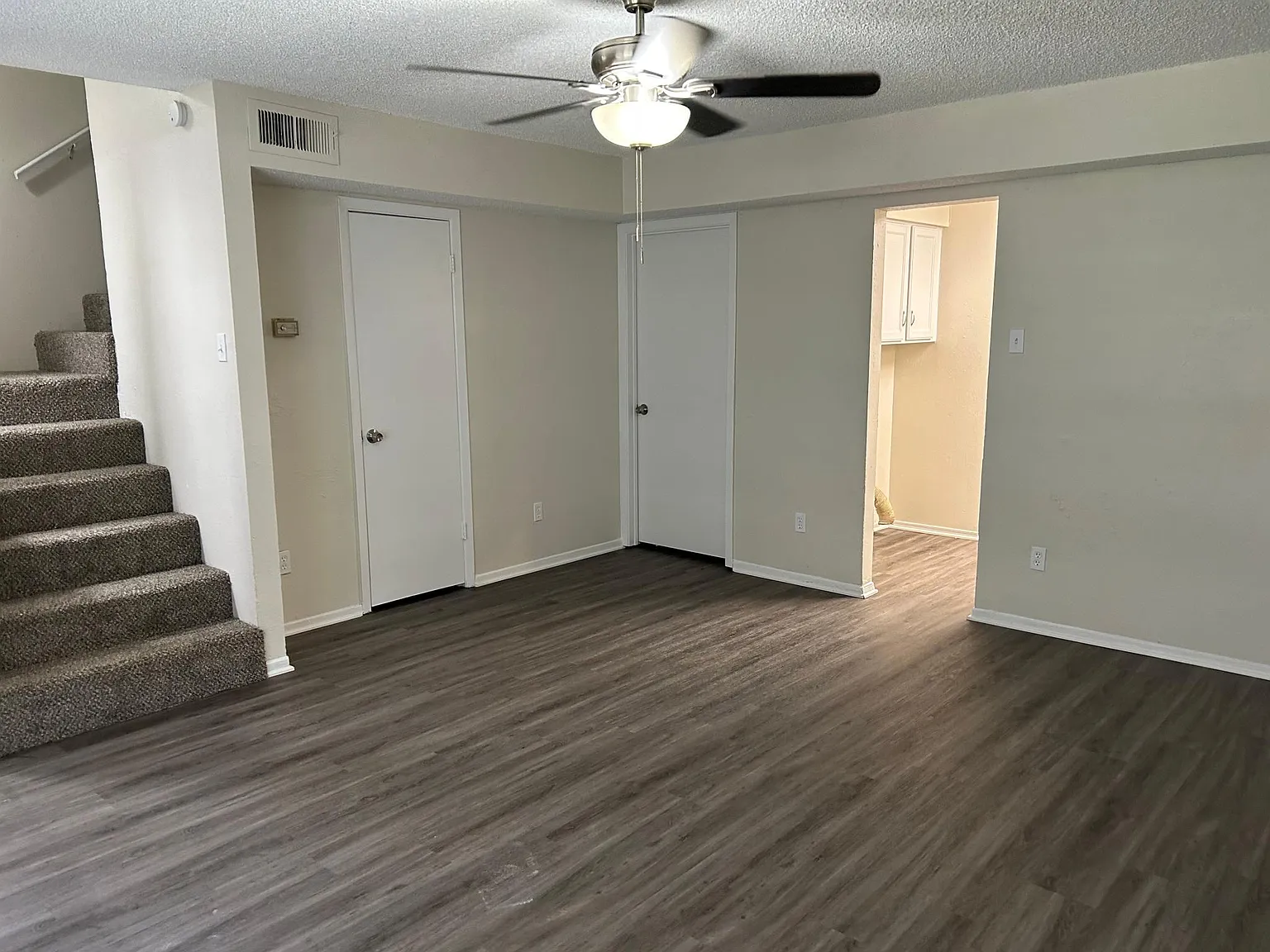 1801 Ridgeview St — Photo 3