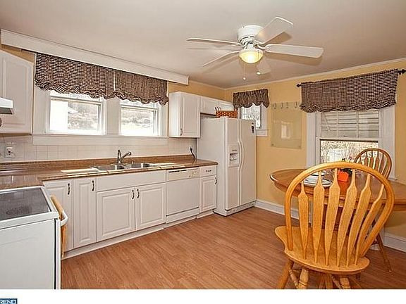 2nd image of 1124 Walnut St