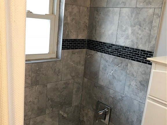 4th image of 32 Wedgewood Dr
