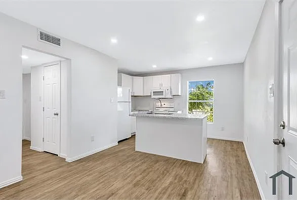 901 Bessie St #205 — Photo 18