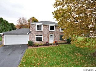 1431 Chigwell Ln N, Webster, NY 14580