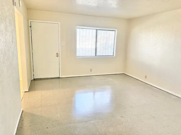 One Bedroom Units with Walk-in Closet, 344 Charleston St NE #2, Albuquerque, NM 87108