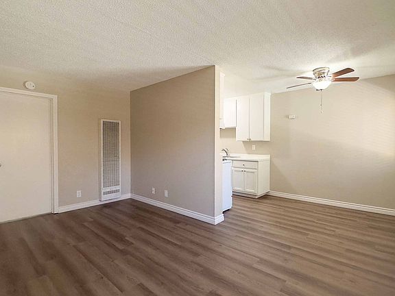 5th image of 4060 Euclid Ave APT 5