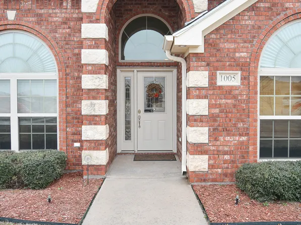 1005 E Texas Ave, Iowa Park, TX 76367