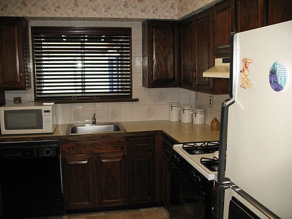 4th image of 1 Larchwood Dr