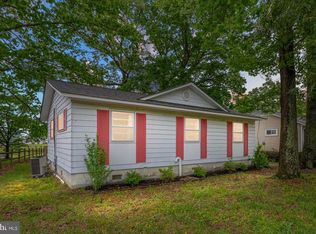 288 Chrystal Rd, Colonial Beach, VA 22443