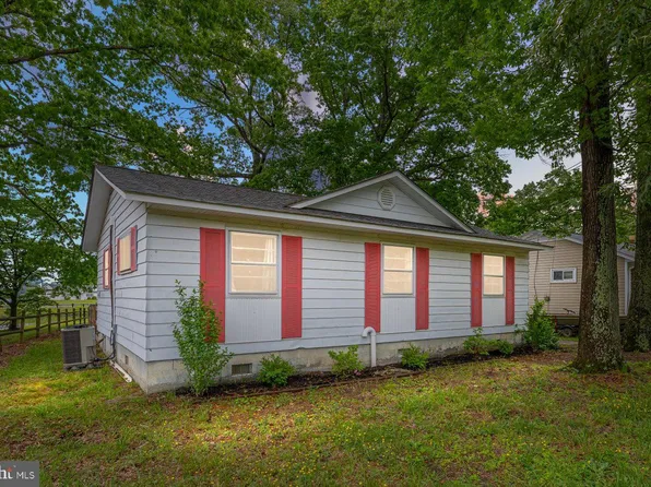 288 Chrystal Rd, Colonial Beach, VA 22443