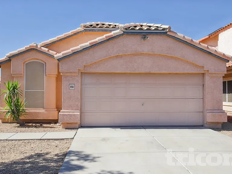 8961 W Kathleen Rd — Photo 1