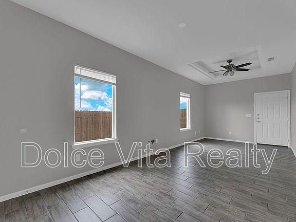 3rd image of 448 E Acacia St #4