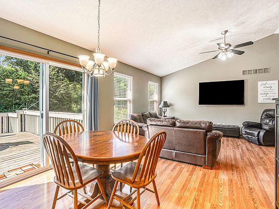 4th image of 3832 Pristine Ave