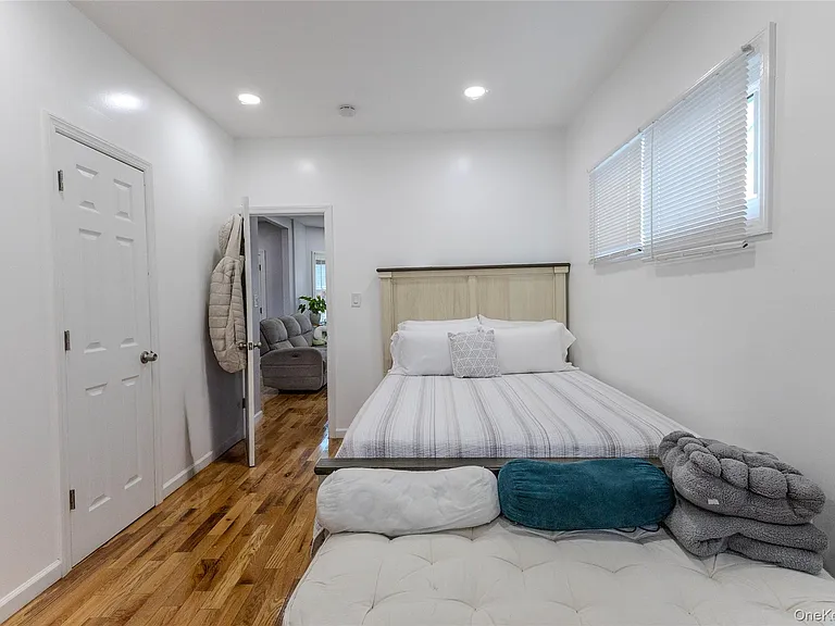 55 Henry St — Photo 13