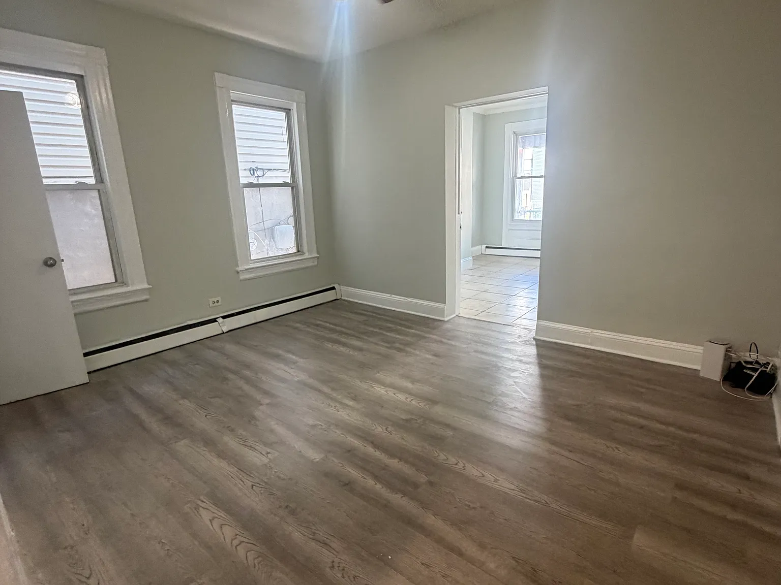 2 bed, 900 sqft, $2,100 — Photo 2