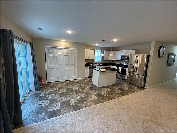 5th image of 745 Maxwell Ct
