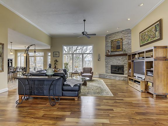 12ft ceilings & fireplace!