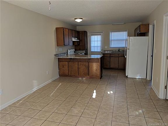 2nd image of 270 Lytton St