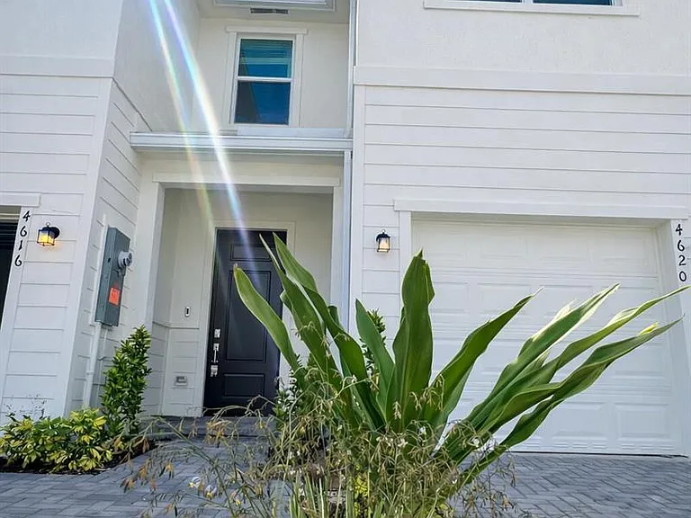 4616 Hollister Ave #4616 — Photo 1