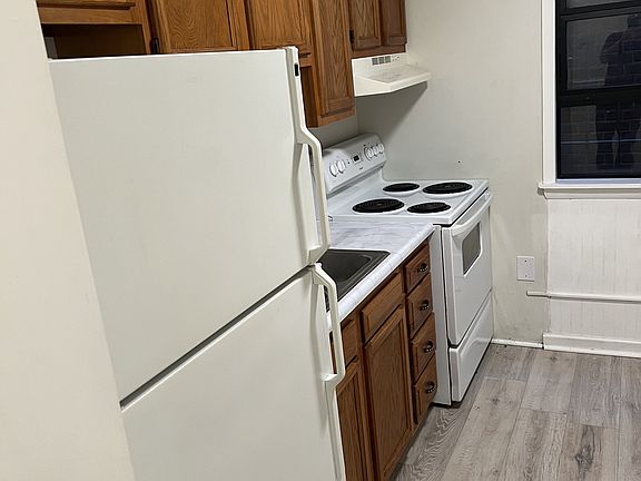 3rd image of 214-216 N Queen St #214-1