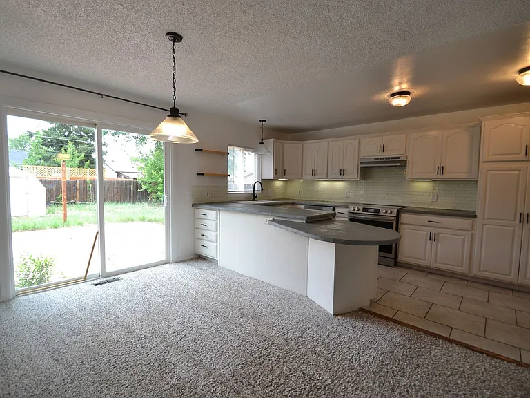 3106 Gomer Ave — Photo 4