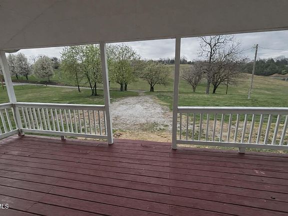 3rd image of 379 Lakeview Rd