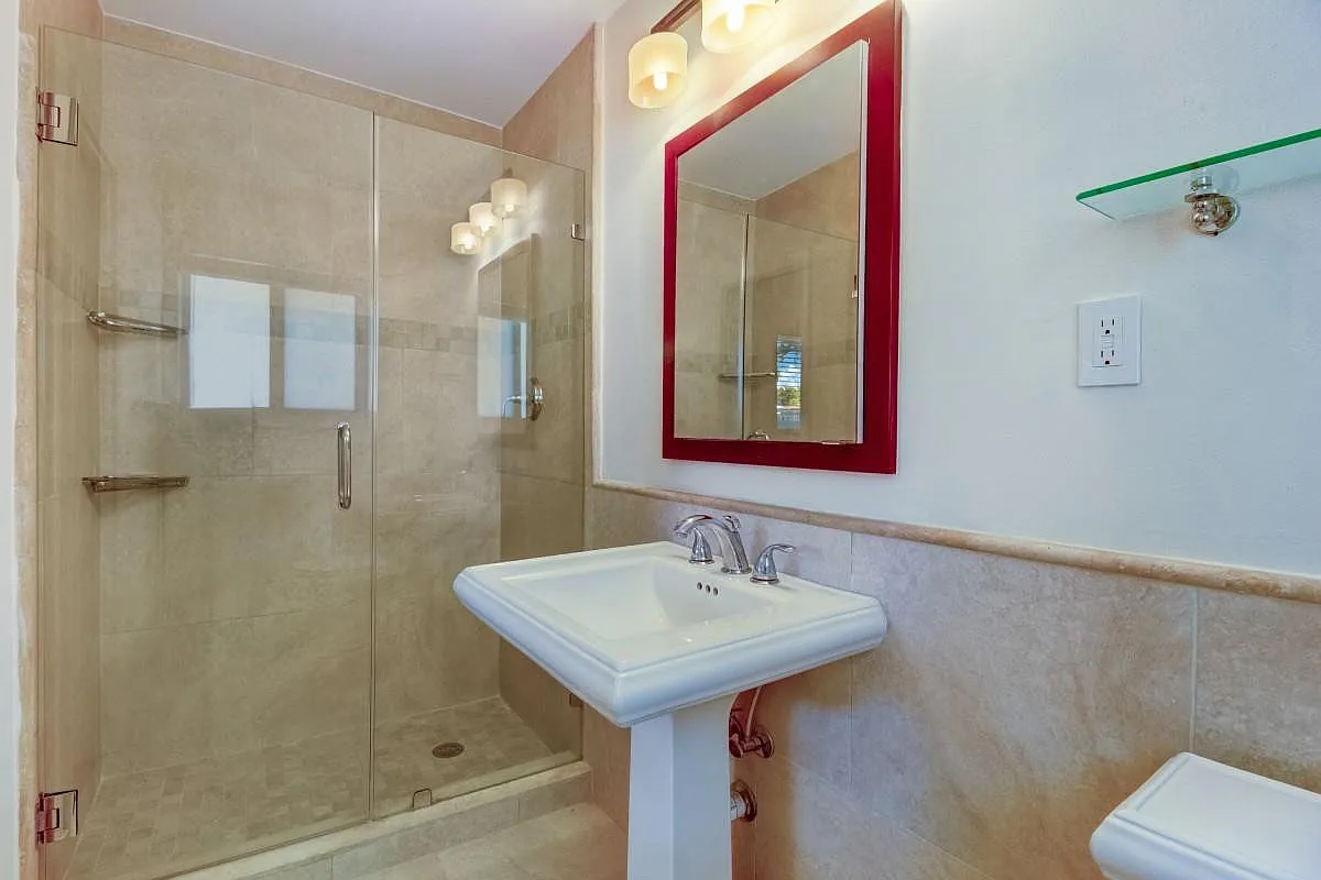 2 bed, 2.0 bath, 1565 sqft, $5,500 — Photo 3