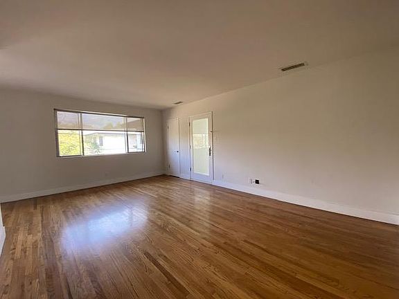 4th image of 3130 S Barrington Ave APT H