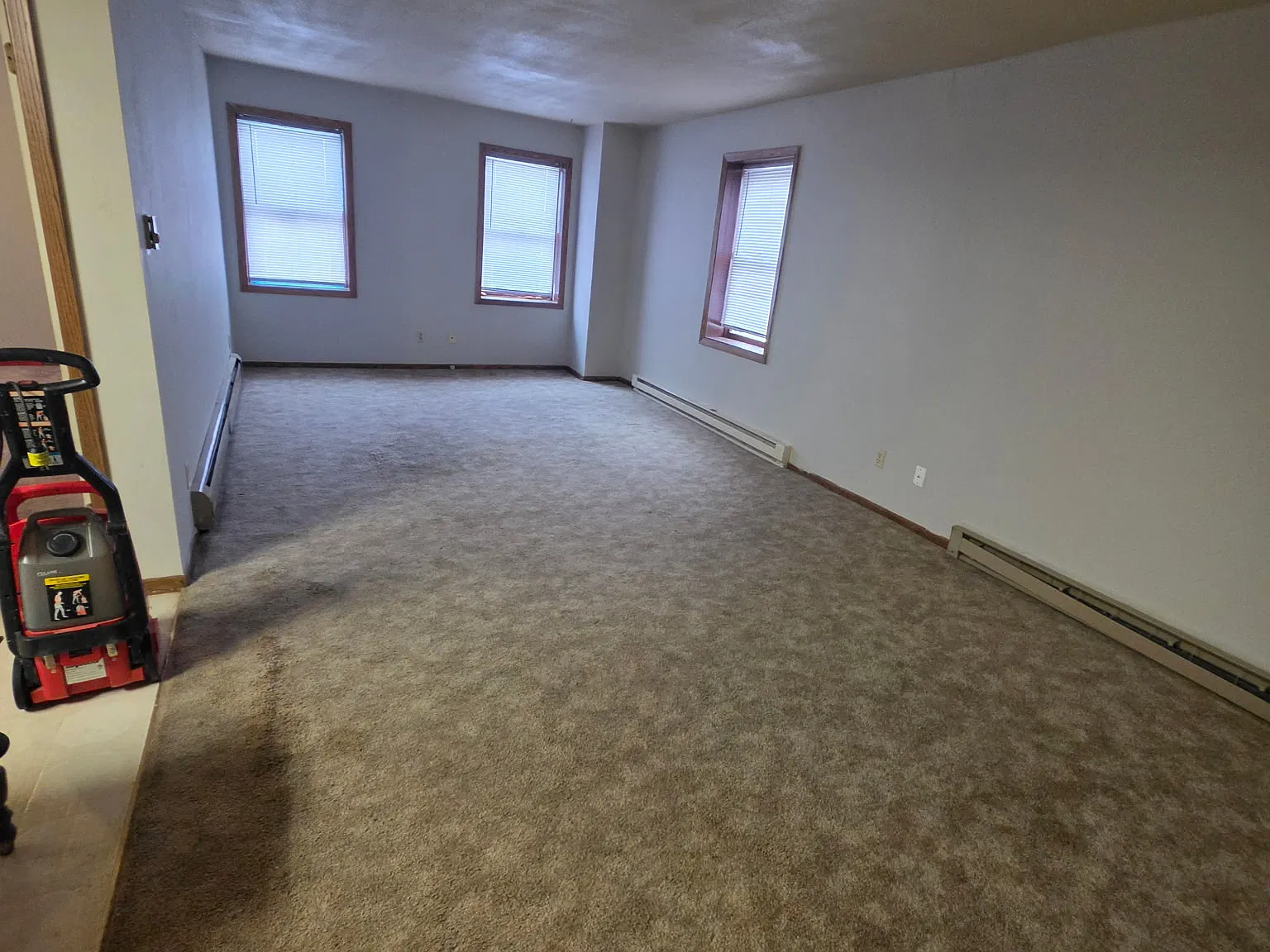 Now Renting 1br Apartment W/ Large Bonus Room In Downtown Rugby! — Photo 2