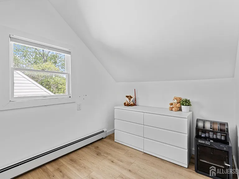 90 Maryknoll Rd — Photo 33