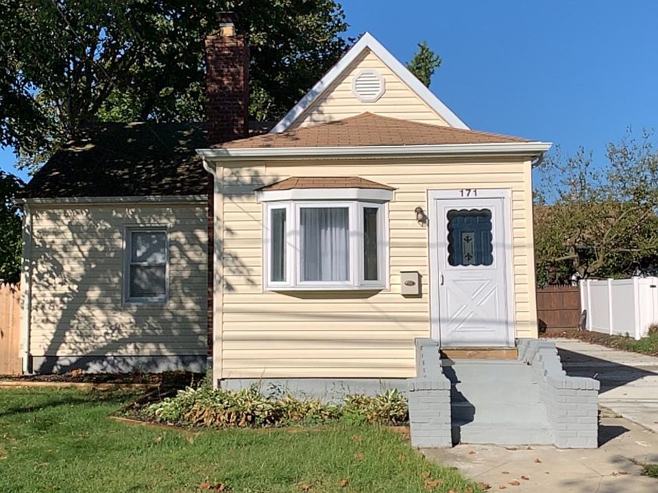 2nd image of 171 Flamingo St