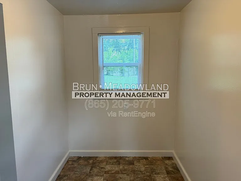 2620 Woodbine Ave — Photo 24