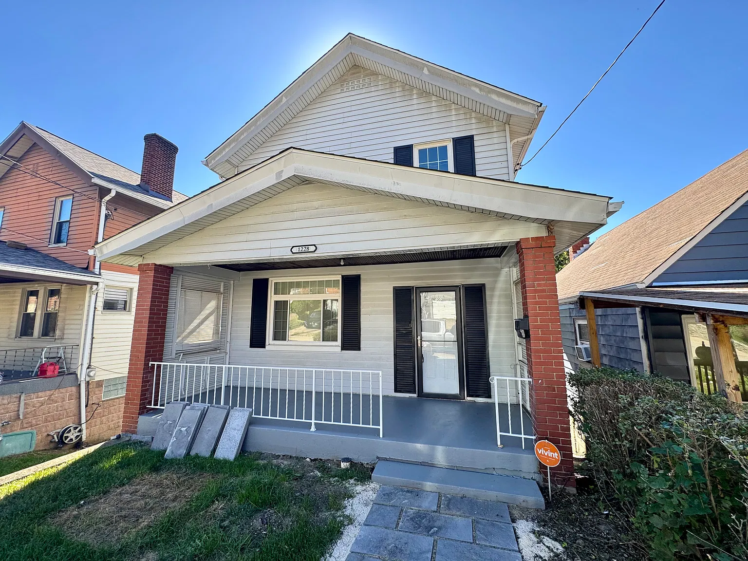 3 bed, 1360 sqft, $1,950 — Photo 2