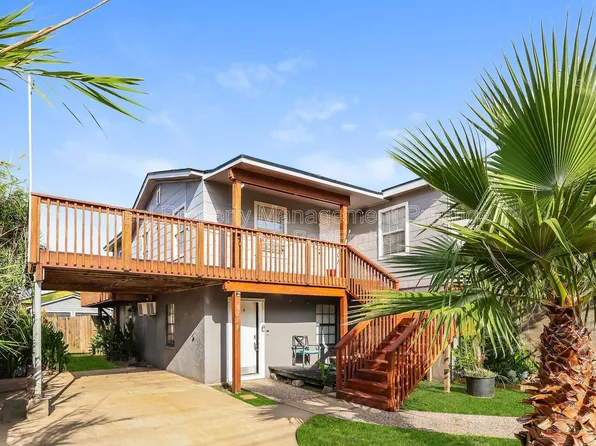 2219 72nd St #B, Galveston, TX 77551