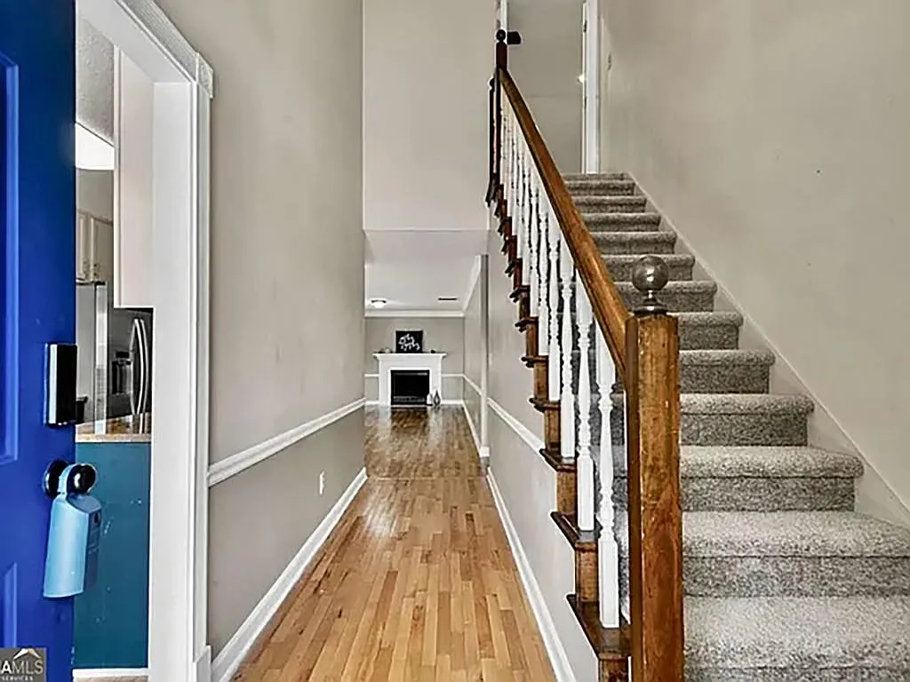 3 bed, 3.0 bath, 2036 sqft, $2,250 — Photo 3