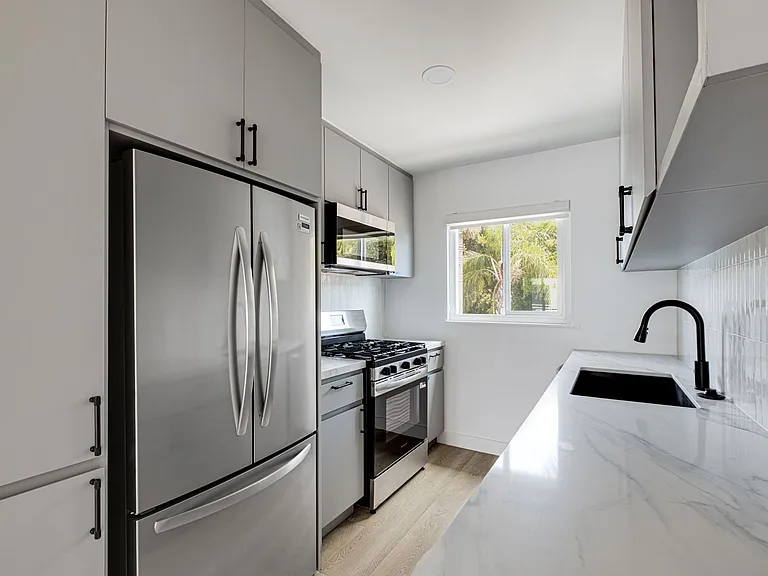 1210-1224 Felspar St — Photo 4