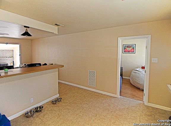 4th image of 554 E Palfrey St