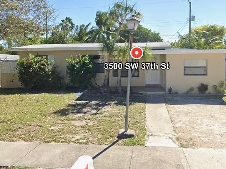 3500 SW 37th St #B — Photo 1