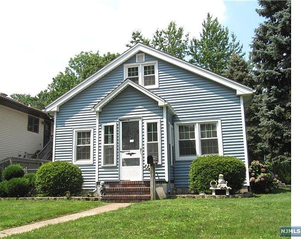 2nd image of 203 Allen St
