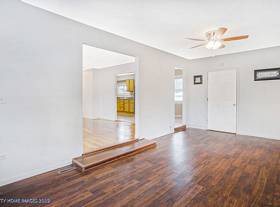 5th image of 16107 Oxford Dr