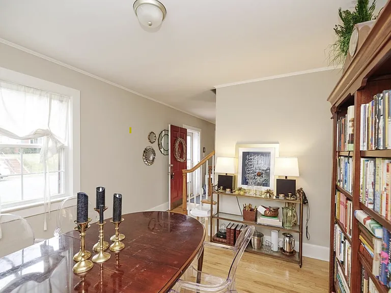 1209 Stafford Ave — Photo 7