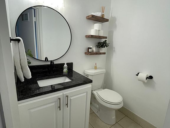 4th image of 3473 Carambola Cir S