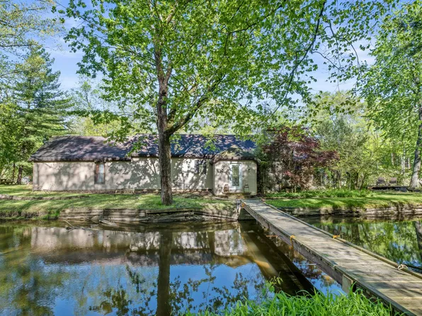 7251 Thornapple Dales Dr SE, Alto, MI 49302