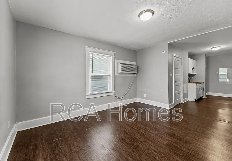 528 1/2 E Raymond St — Photo 4