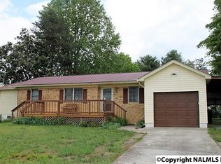 1915 Hickory Dr NE, Fort Payne, AL 35967