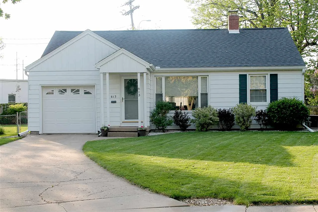 613 N Belmar Cir photo 1