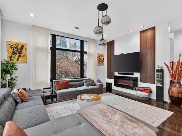 721 Longleaf Dr NE Unit 1