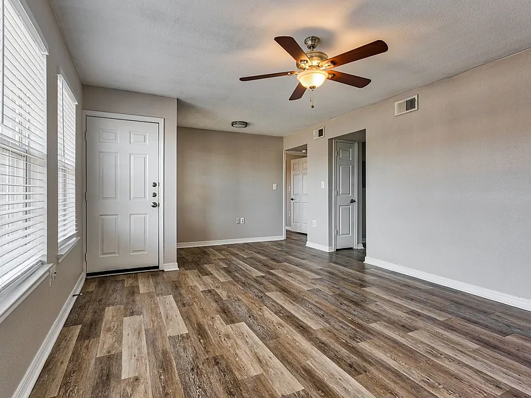 Autumn Brooke Apartments — Photo 36