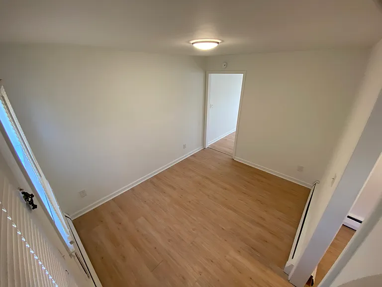 335 E Walnut St — Photo 5