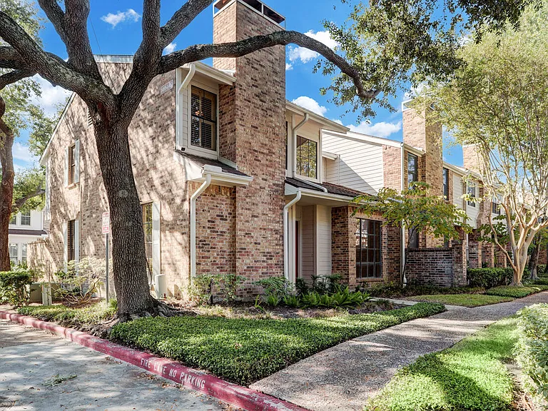San Felipe Square Townhomes — Photo 24