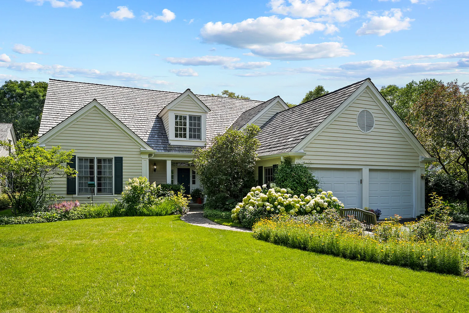 1845 W North Pond Ln photo 1