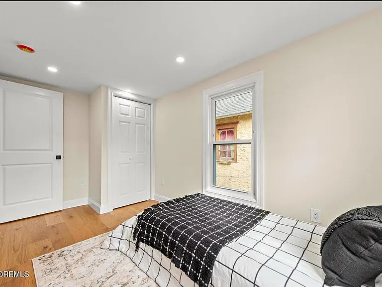 824 Dunlewy St — Photo 27