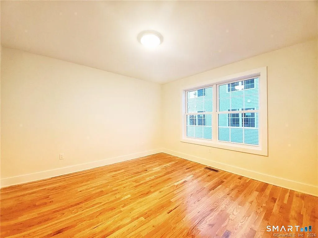 2 bed, 2.0 bath, 1350 sqft, $2,995 — Photo 3